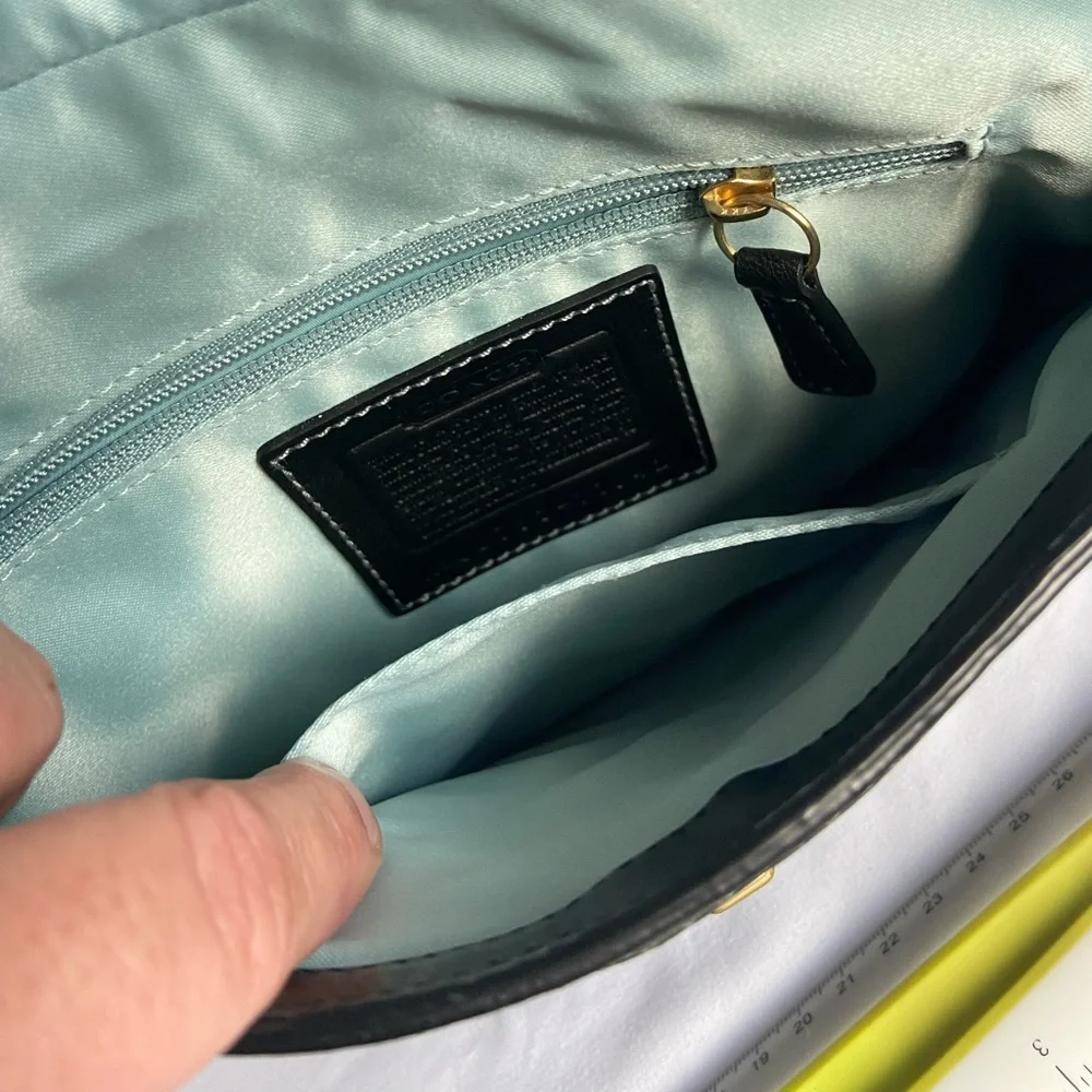 Black coach handbag - Picture 5 of 8